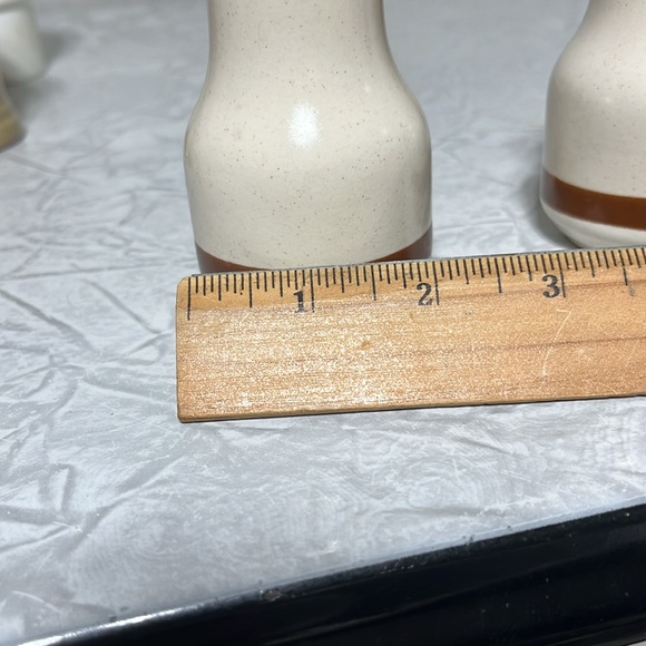 Mcm salt and pepper shakers made in Japan stoneware with brown stripe no stopper - Picture 5 of 6